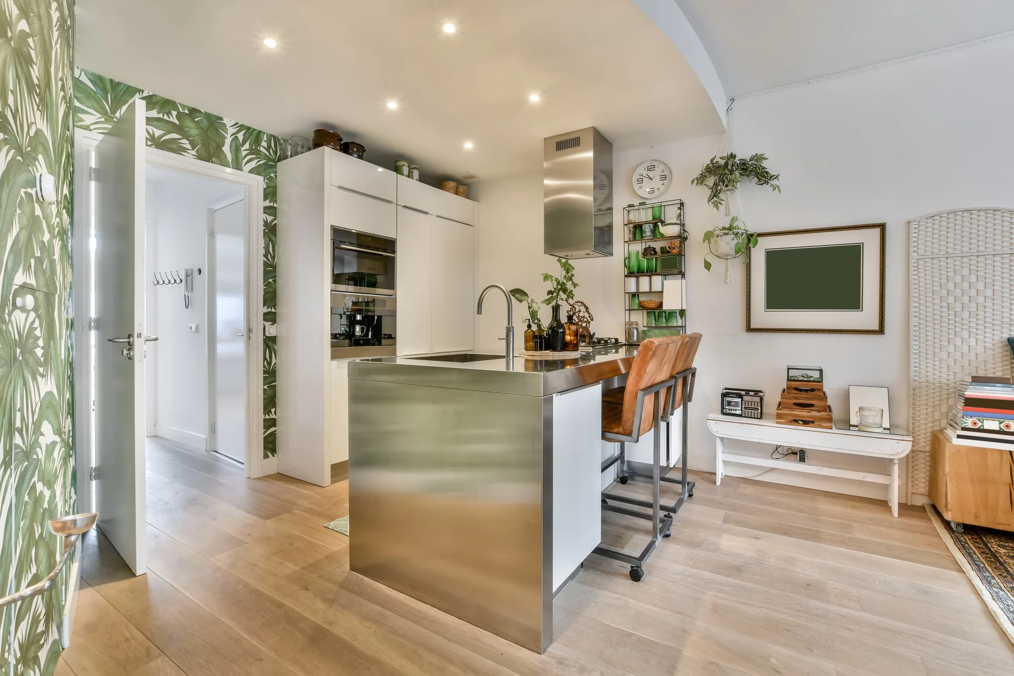 Corner well-equipped kitchen